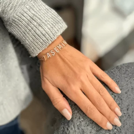 Taşlı Minimal Künye Bileklik Üzerinde Taşlarla Yazılmış İsim Detayı, 925 Ayar Gümüş Mikron Kaplama Kişiye Özel Tasarım